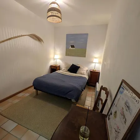 Logement Clim Et Patio Centre Remparts Bed & Breakfast 3*