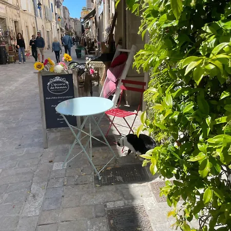 Logement Clim Et Patio Centre Remparts Aigues-Mortes