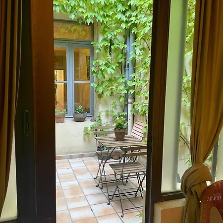 Logement Clim Et Patio Centre Remparts Bed & Breakfast