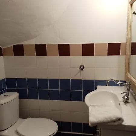 Maison Aigues-mortaise Dans La Cite Bed & Breakfast *