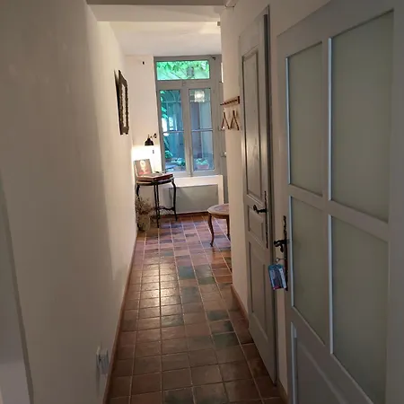 Logement Clim Et Patio Centre Remparts Frühstückspension